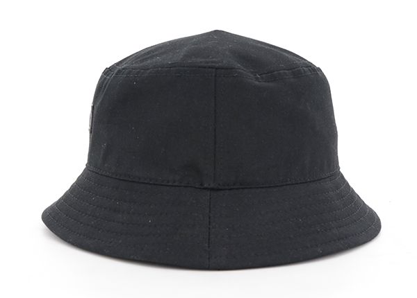 Lado del gorro de pescador negro de algodón con parche de cuero