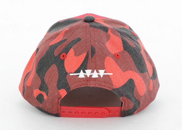 Atrás del sombrero de camionero de béisbol de camuflaje rojo personalizado