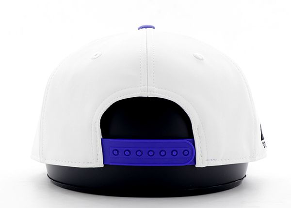 Atrás de la parte posterior de la gorra de cuero blanco de 5 paneles de 5 paneles