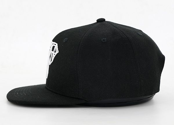Lado del panel negro personalizado de 6 panel bordado snapback
