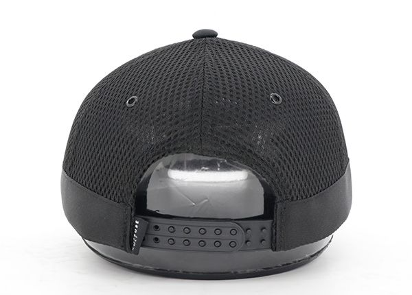 Dora de espuma de camionero negro en blanco