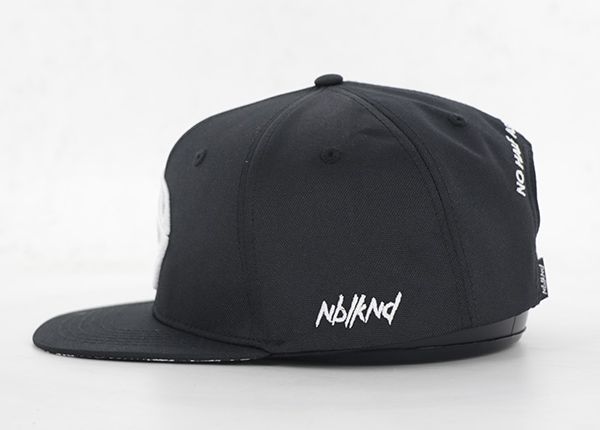 Lado de los snapbacks de gran tamaño negro