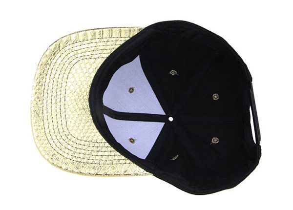 Dentro de Snapback negro y dorado con Golden Pu Brim