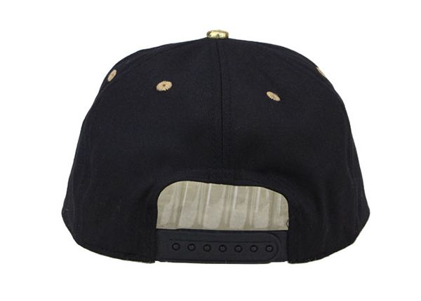 Atrás de Snapback negro y dorado con Golden Pu Brim