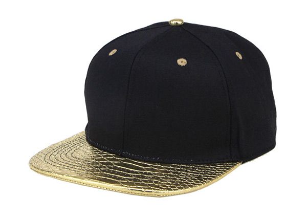 Slant of Black and Gold Snapback con Golden Pu Brim