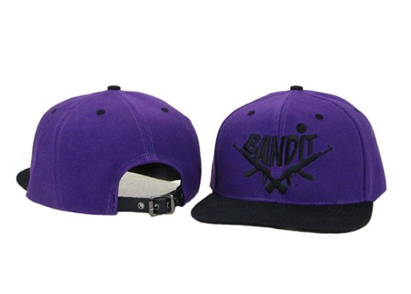 Dentro del sombrero Snapback negro y morado con cierre ajustable de metal