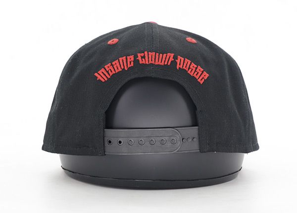 Back of Black and Red Snapback con logotipo de bordado 3D