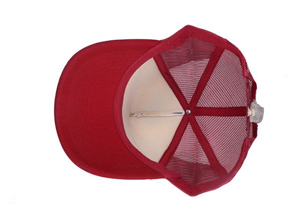 Dentro del sombrero de camionero snapback de camuflaje de la vieja escuela en blanco