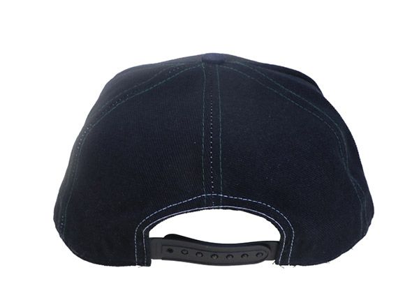 Atrás en la parte posterior de ajuste ajustable en blanco plano snapback