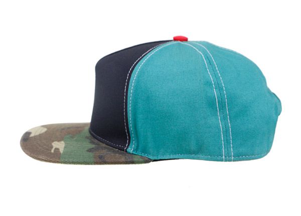 Lado de Snapbacks vintage en blanco personalizados con Camo Bill