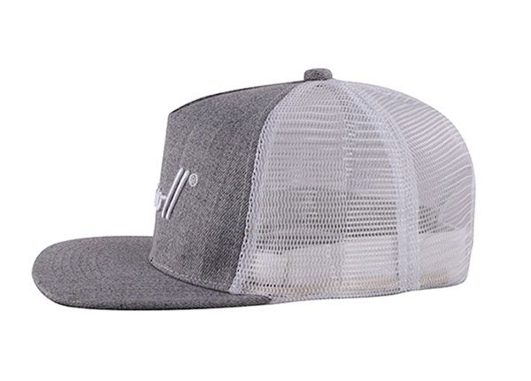 Lado del sombrero de camionero snapback gris y blanco