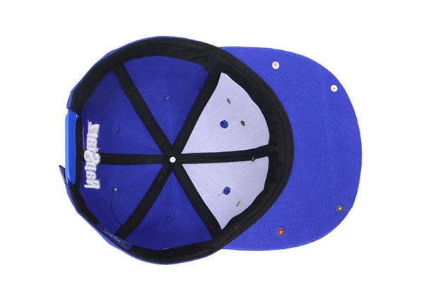 Dentro de la letra Snapback con la siesta de hierro Logotipo de letra