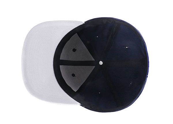 Dentro del snapback azul marino y gris con parche bordado
