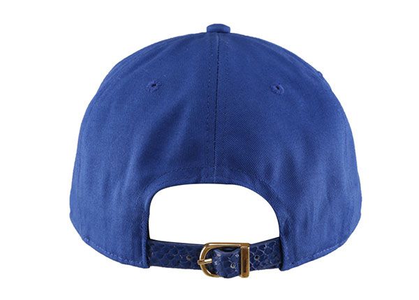 Lado de los snapbacks personalizados con logotipo bordado