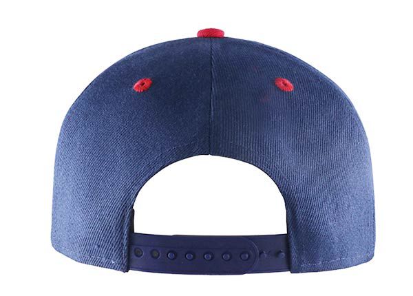 Atrás de Red y Blue Snapback con Red Bill