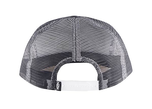 Atrás del simple sombrero de camionero snapback negro con espuma