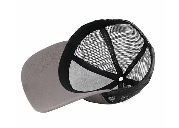 Dentro del sombrero de camionero de béisbol de la vieja escuela vintage