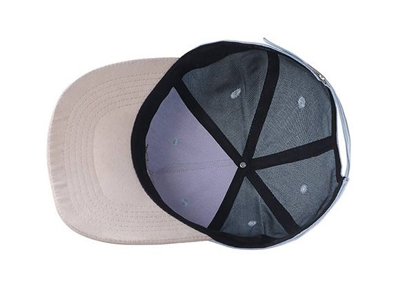 Dentro de la gorra de béisbol azul de 5 paneles personalizada con borde de gamuza