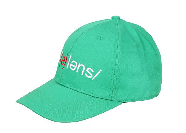 Inclinación de la gorra de béisbol verde lima con logotipo bordado