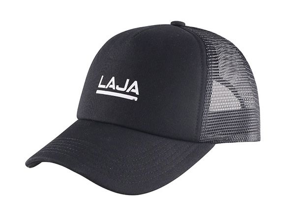 Inclinación de gorra de béisbol de malla negra