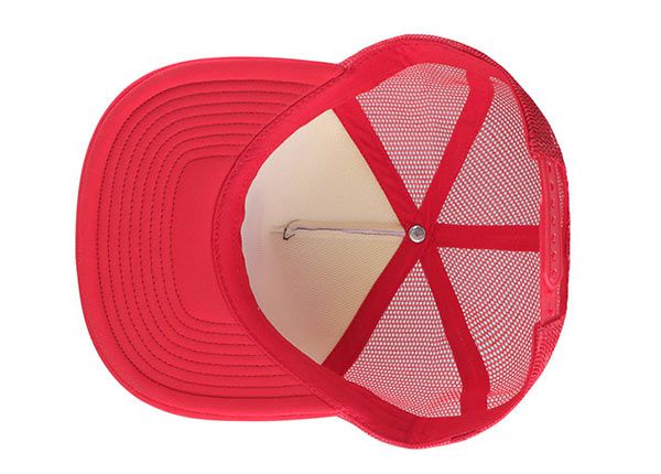 Dentro del sombrero de camionero rojo personalizado con frente de espuma estampada blanca