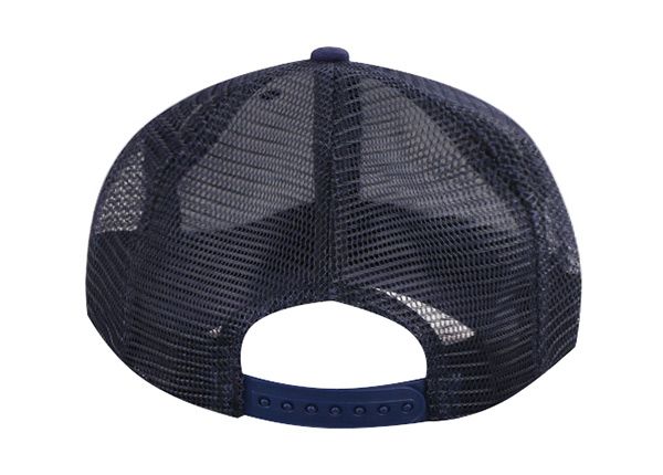 Capazón de camionero azul marino con logotipo bordado blanco