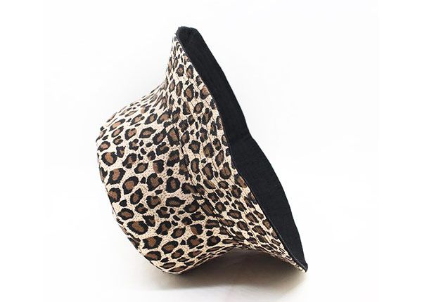 Lado del sombrero de cubo de estampado de leopardo
