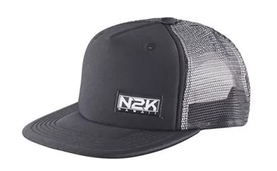 La diferencia entre un sombrero de camionero y snapback